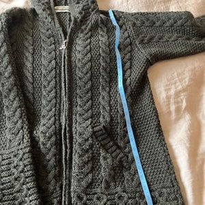 Irish knit long sweater with zipper and pockets